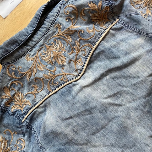 Miss Me Denim long sleeved shirt - Picture 2 of 3